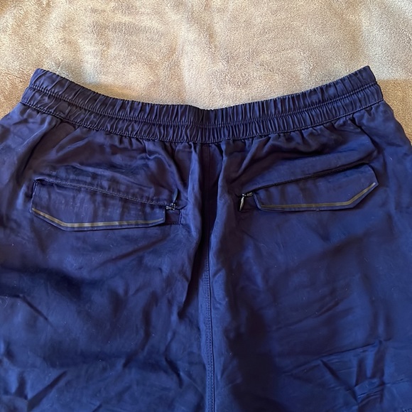 Lululemon relaxed &go keepsake short, size 6 - Picture 3 of 5